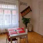 Treestyle Deluxe Bed & Breakfast